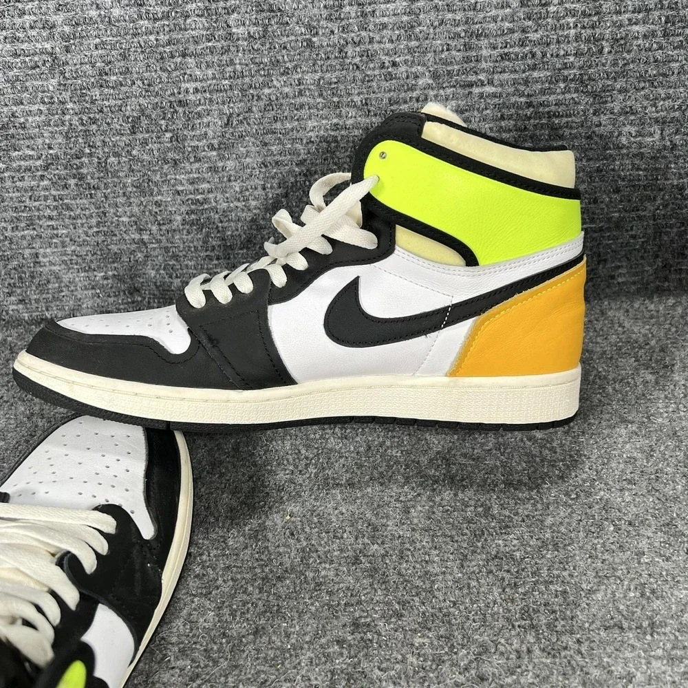 Nike Air Jordan 1 Retro High Volt Gold Shoes Mens Size 11‎ Multicolor 555088-118